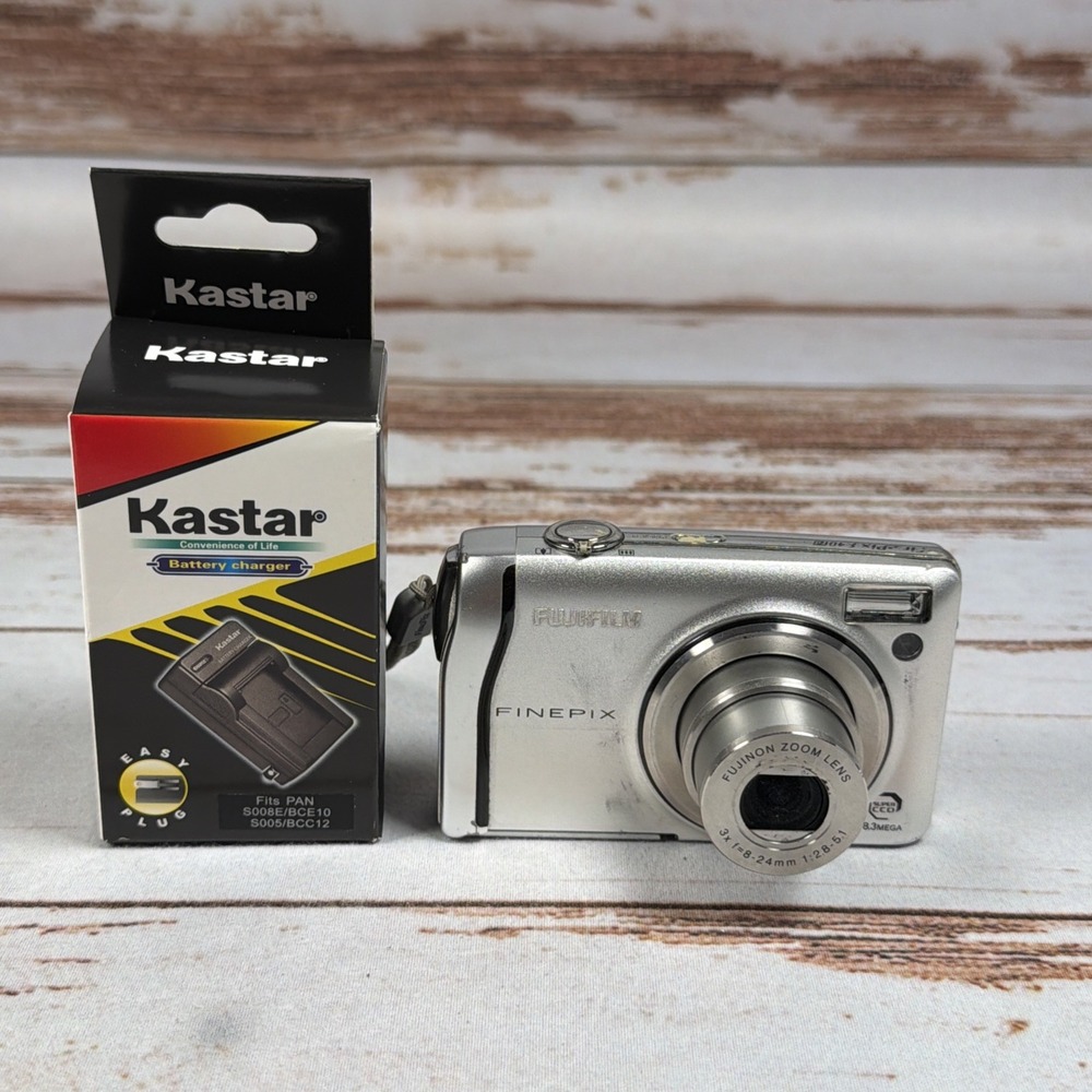 FUJIFILM FinePix F40fd Compact Digital Camera Tested Battery & Charger